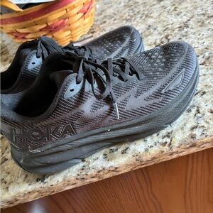 Hoka size 8.5 men’s which I bought are size 9 Women’s.